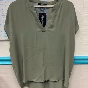 FOREVER 21 GREEN V CUT
Dress ShiRT
